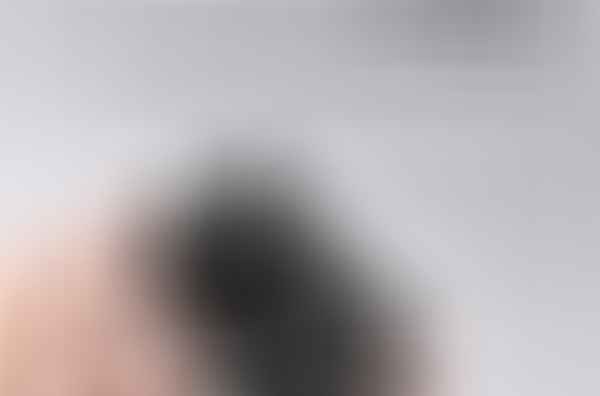 A person holding a KONKA Portable Mini Men's Razor Electric Shaver with the words grid bar fuselage texture.